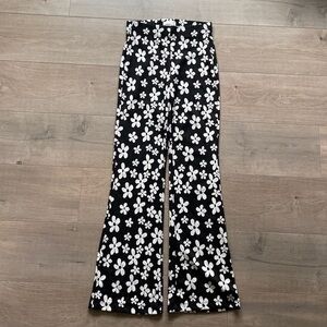 Urban Outfitters Black and White Floral Daisy Flare Leg Pant Small